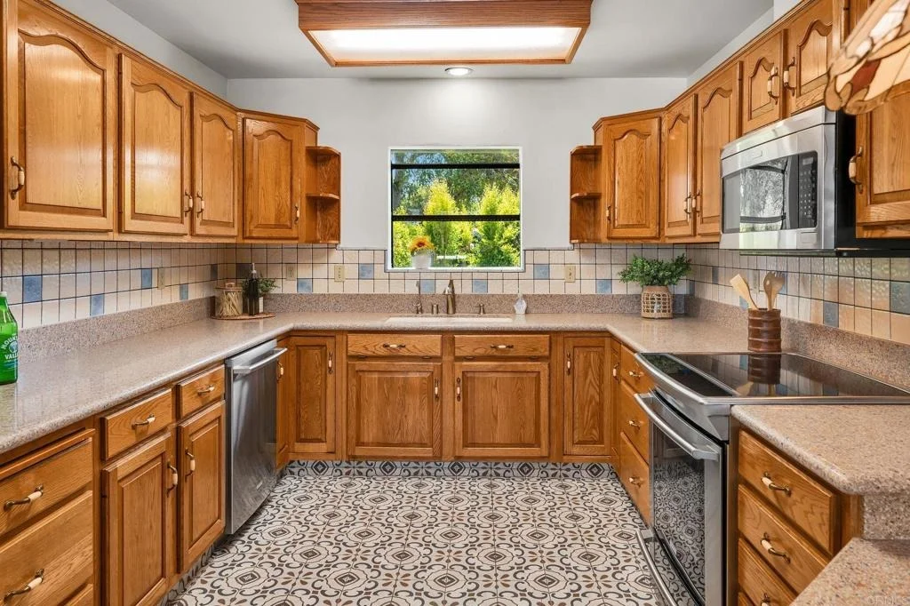 Photo of 1752 Grove Road