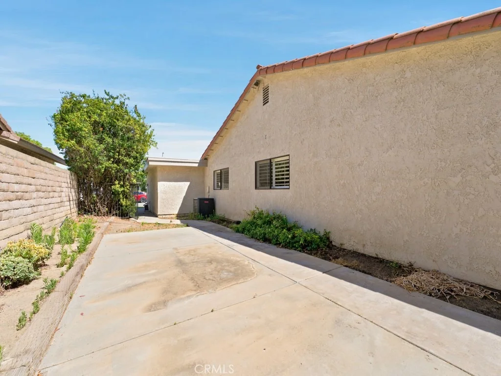 Photo of 5835 Cardoza Drive