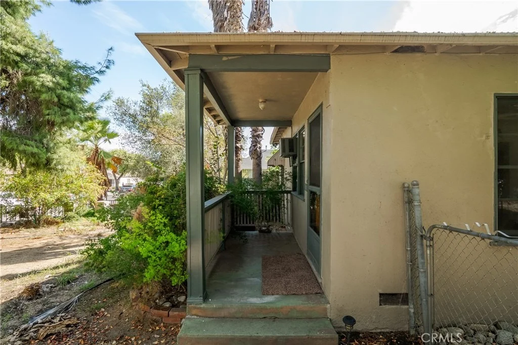 Photo of 1195 N Campus Avenue