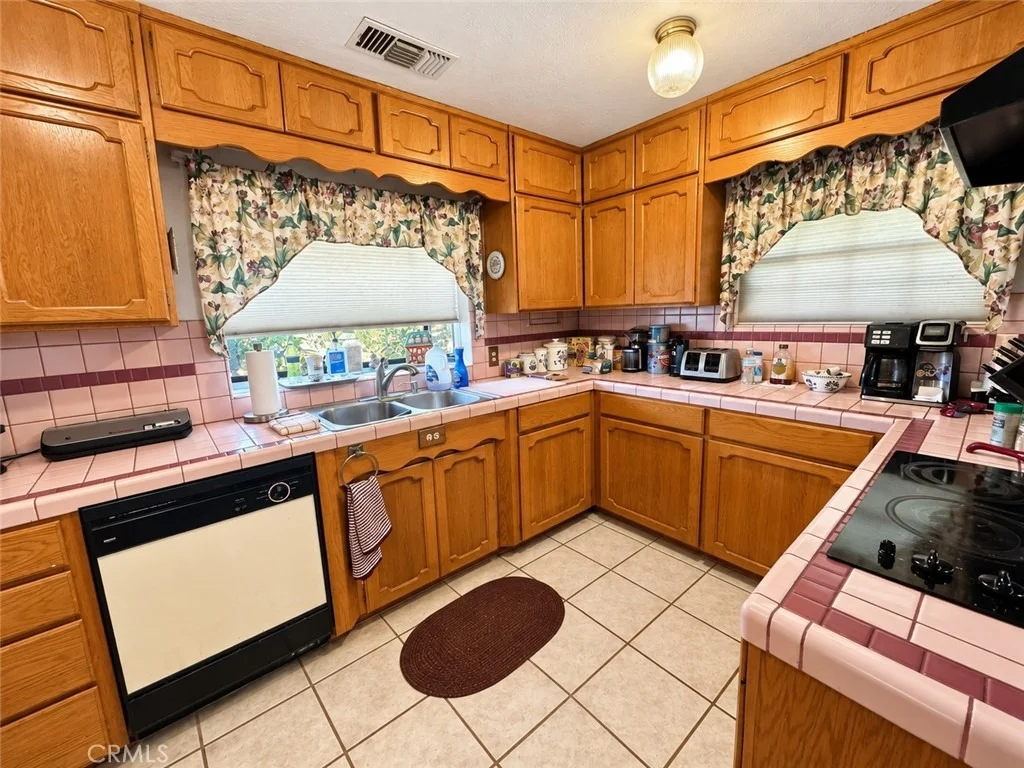 Photo of 450 Oakvale