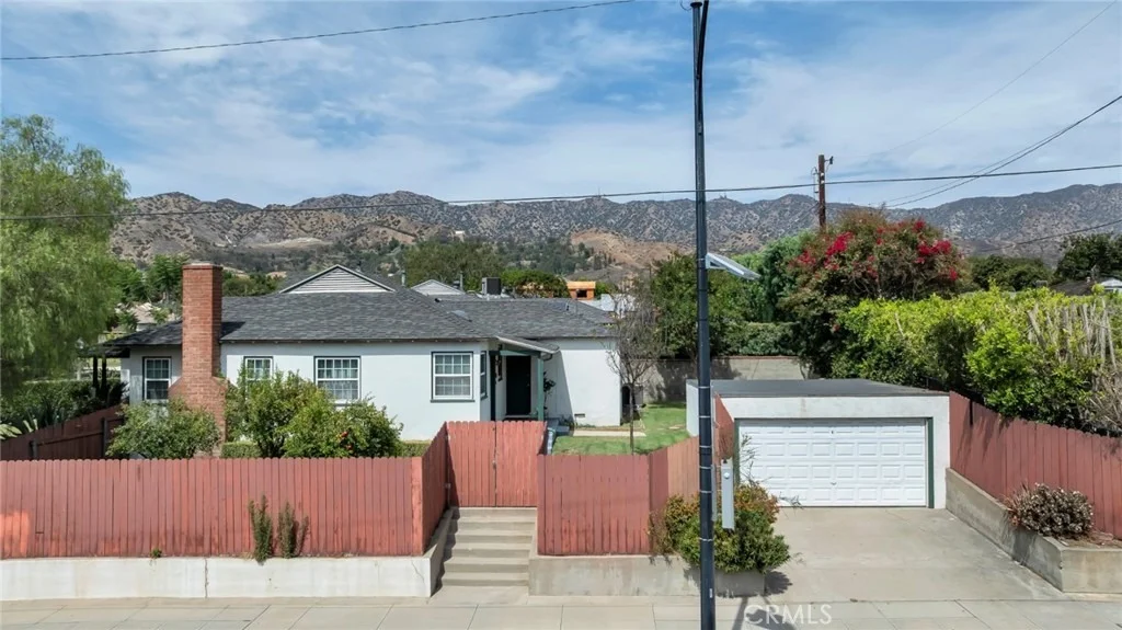 Photo of 400 University Avenue