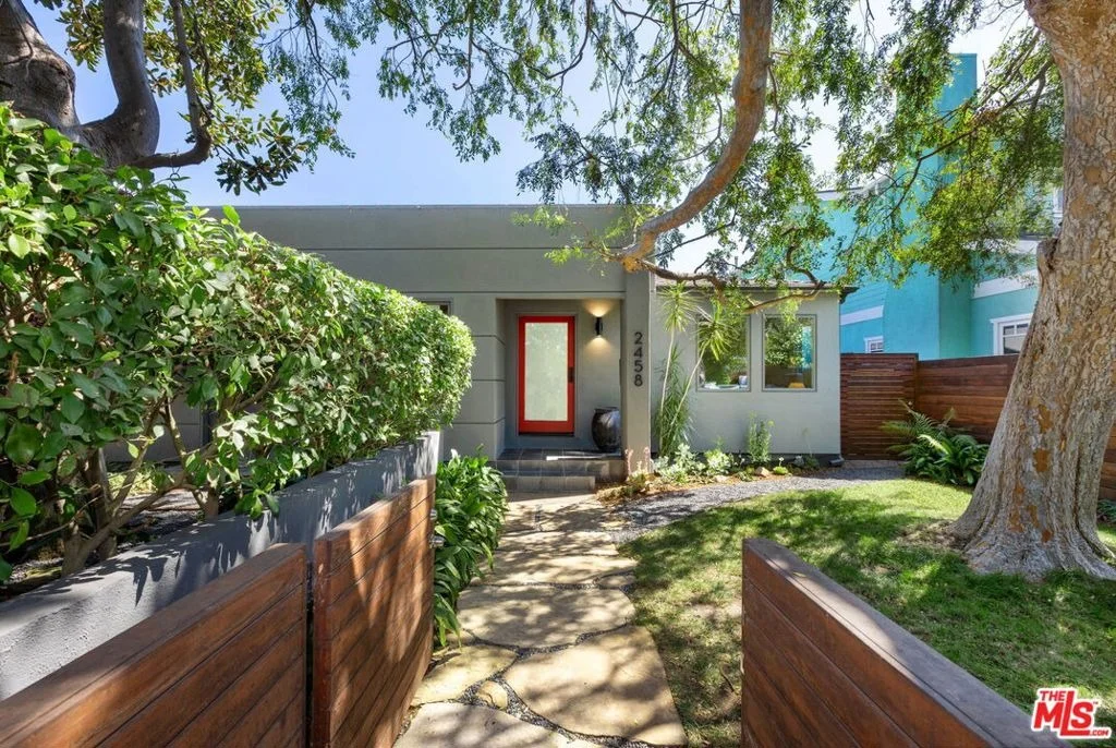 Photo of 2458 Walnut Avenue