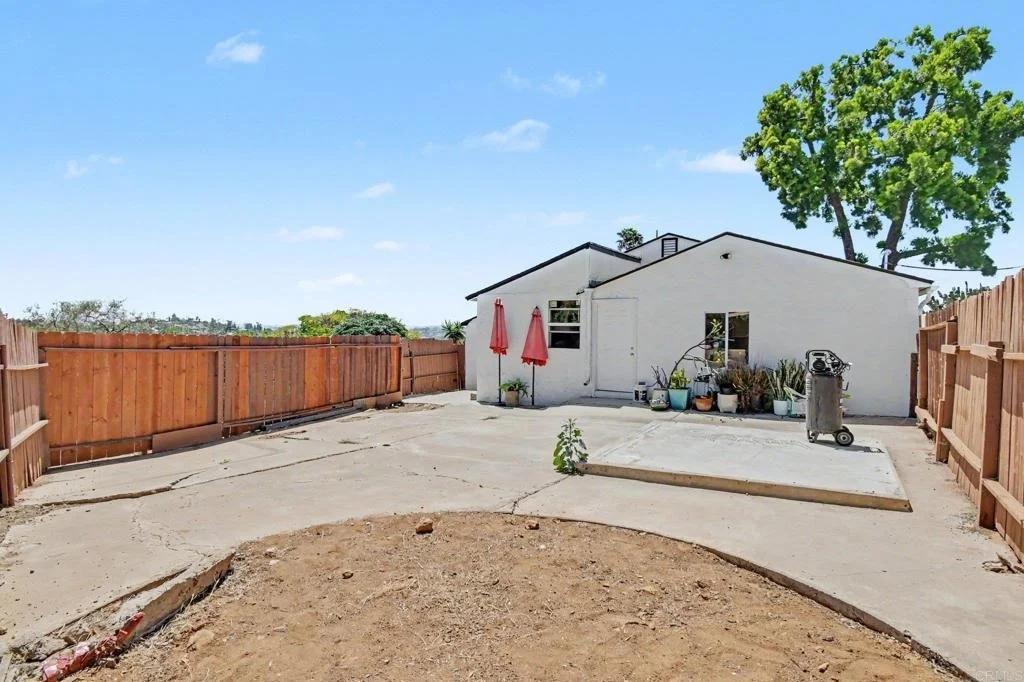 Photo of 2610 Helix St.