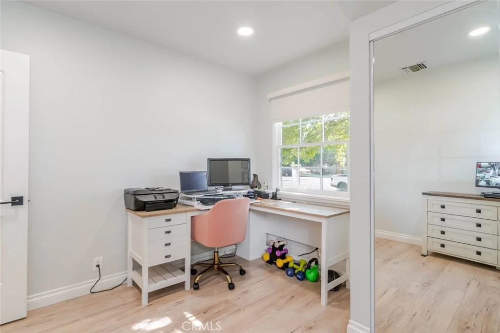 Photo of 447 W Bennett Avenue
