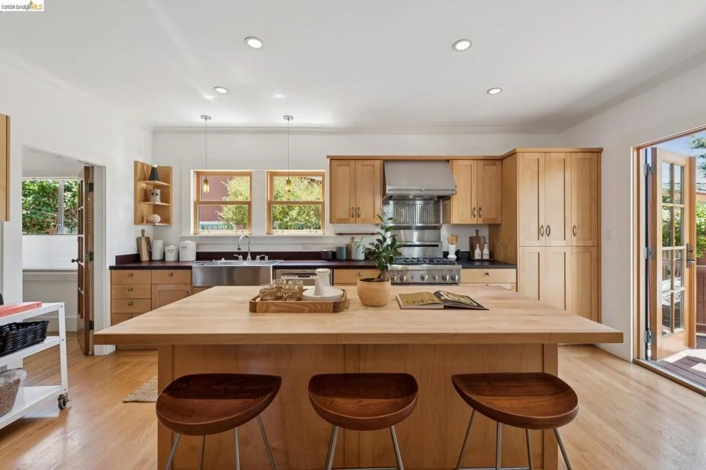 Photo of 1645 Capistrano Ave