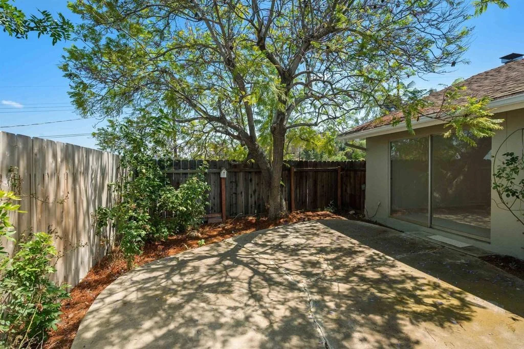 Photo of 527 La Sombra Drive