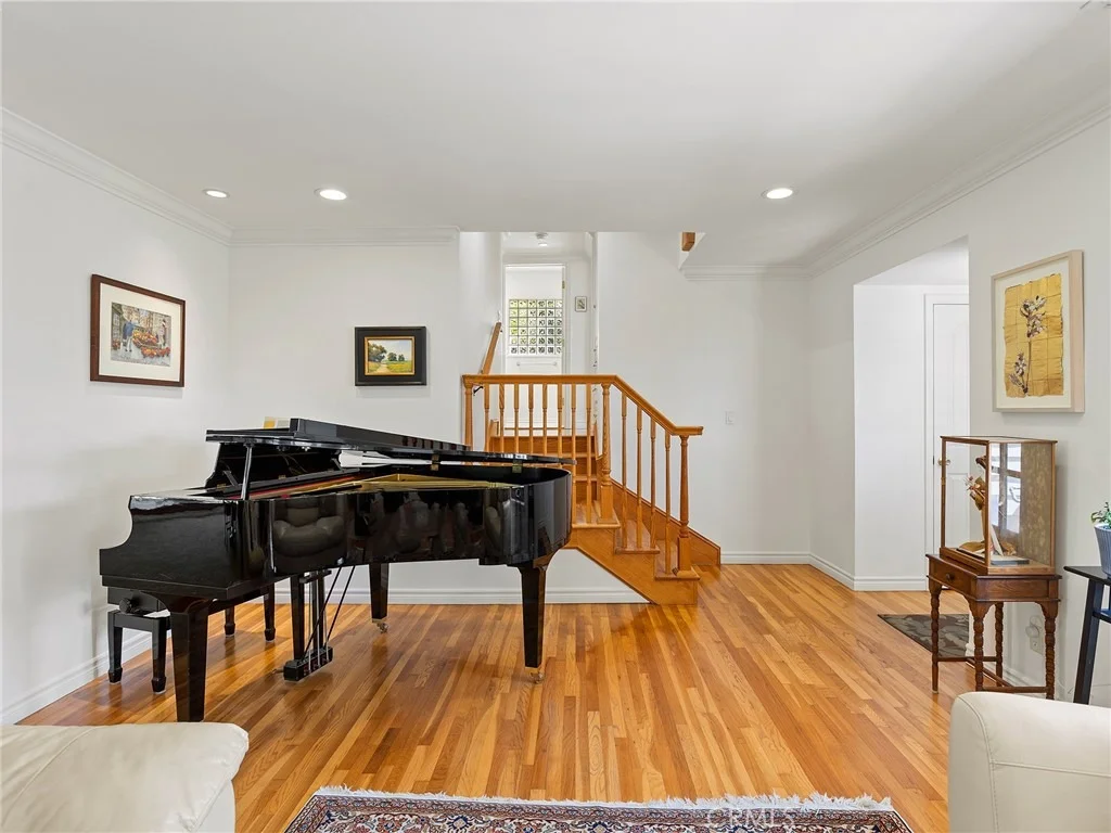 Photo of 1012 N Sunset Canyon Drive