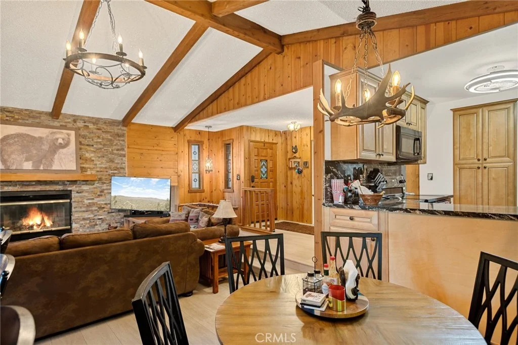 Photo of 824 Oakmont Lane