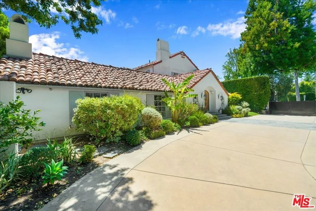 Photo of 523 N Beverly Drive