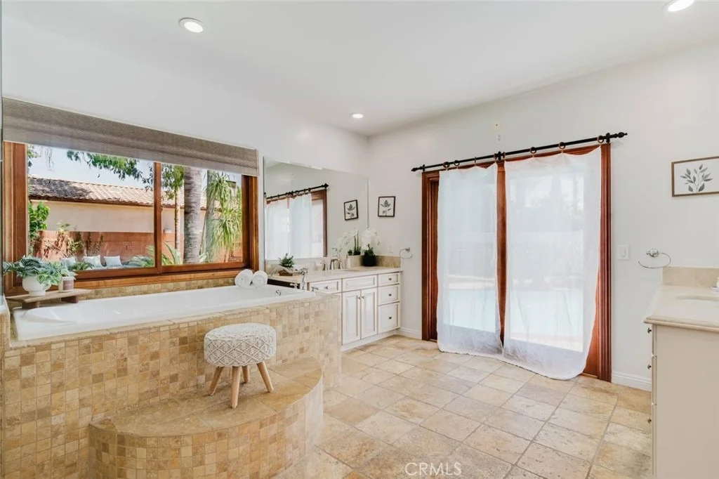 Photo of 17827 Roscoe Boulevard