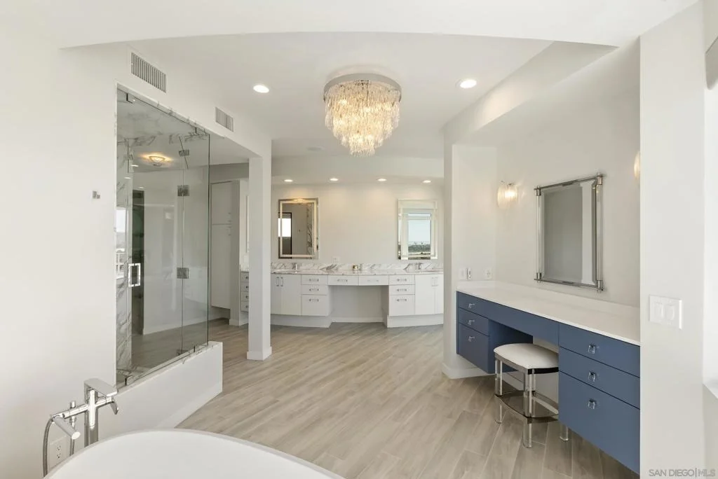 Photo of 121 Via De La Valle