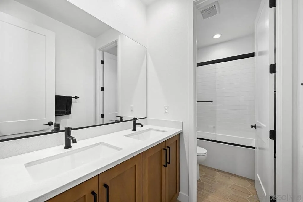 Photo of 1156 E Cove Pl.