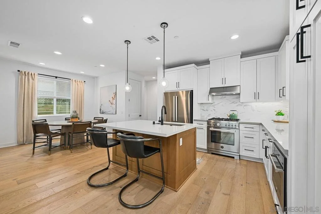 Photo of 1156 E Cove Pl.