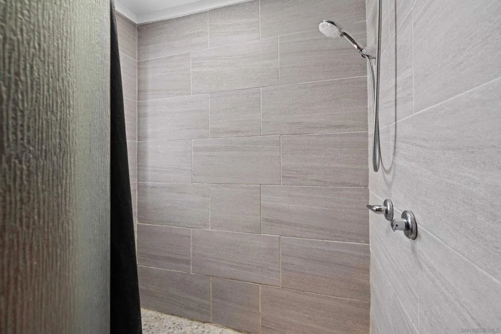 Photo of 2156 Ruby