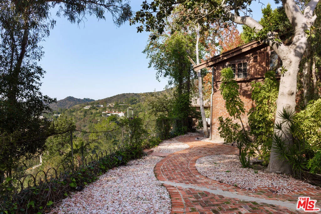 Photo of 1355 Beverly Estates Drive