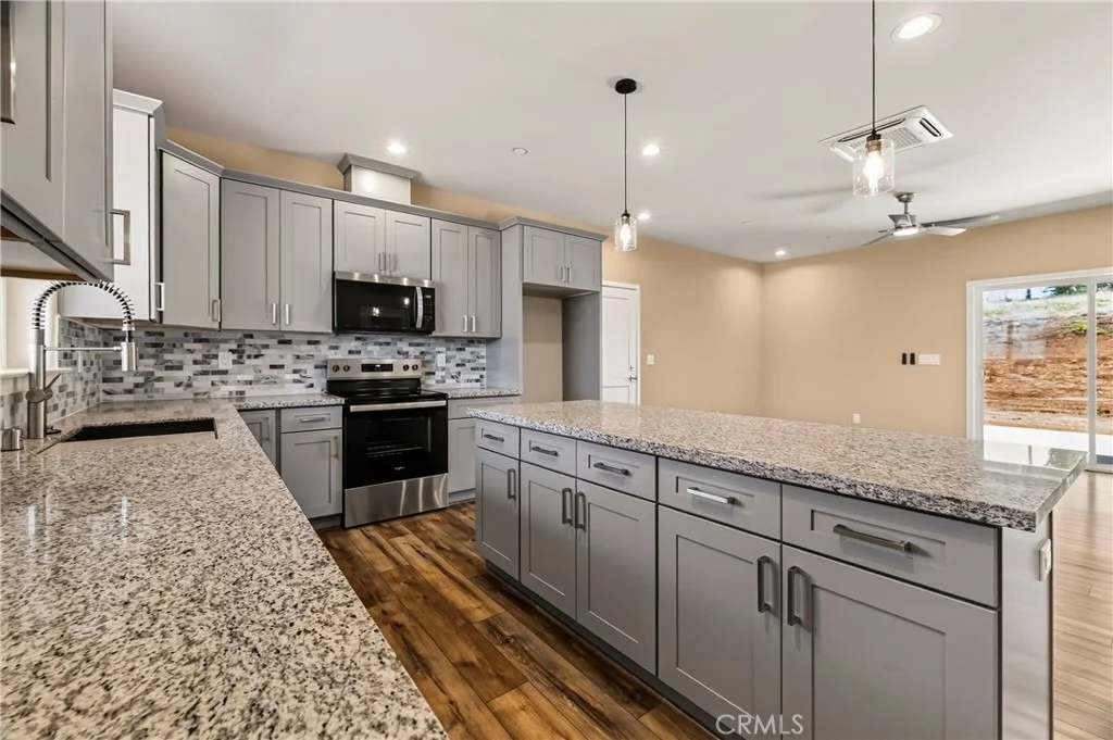 Photo of 6040 Maxwood