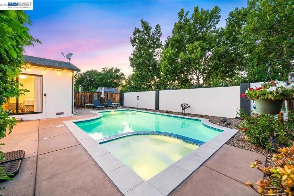 Photo of 586 Colusa Way