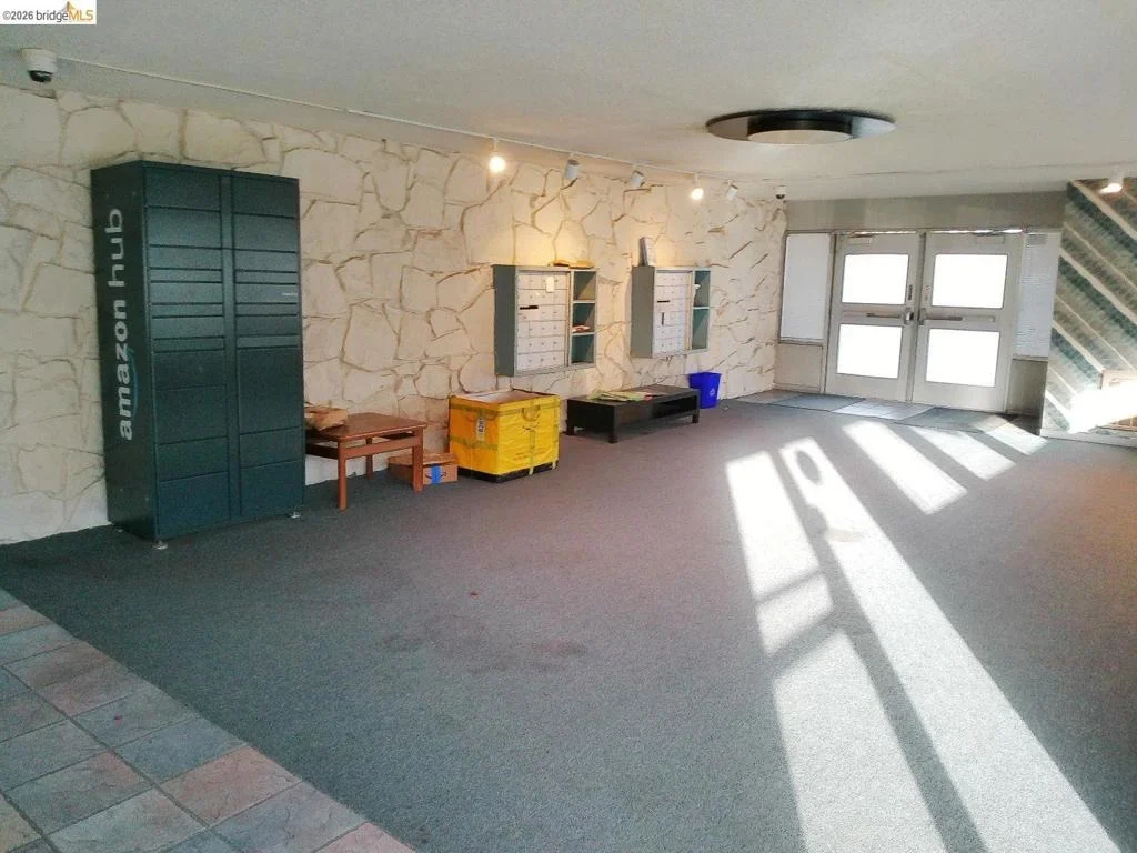 Photo of Unit 304 at 325 Kitty Hawk Rd