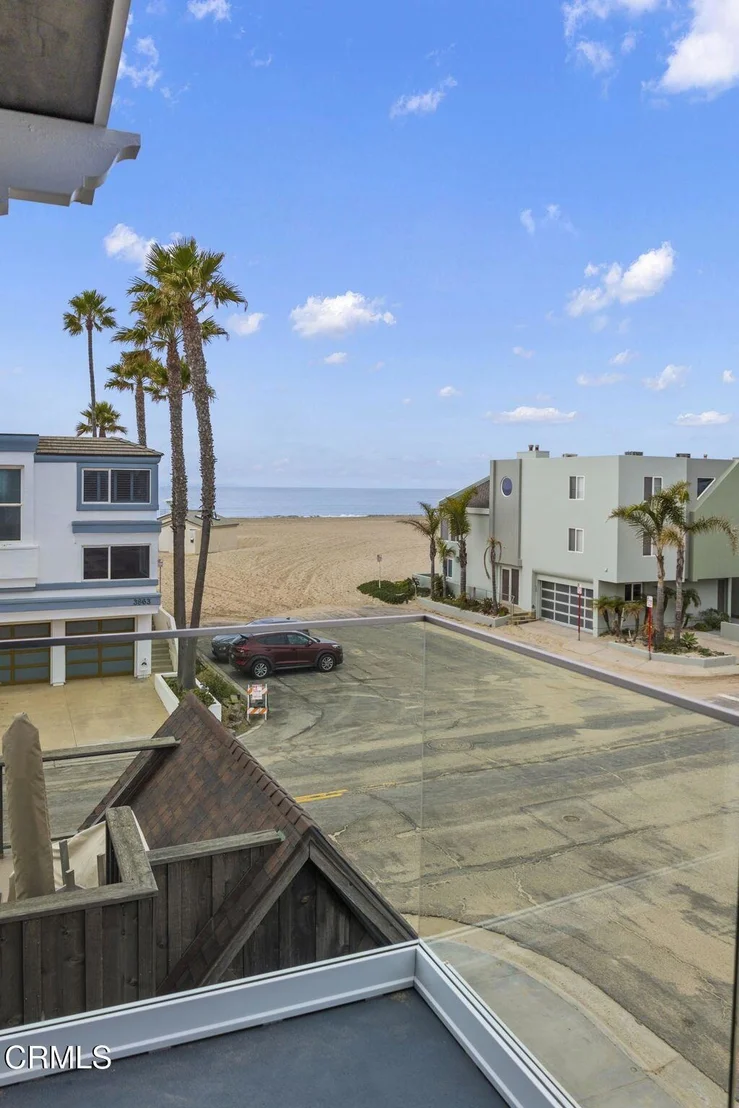 Photo of 104 La Brea Street