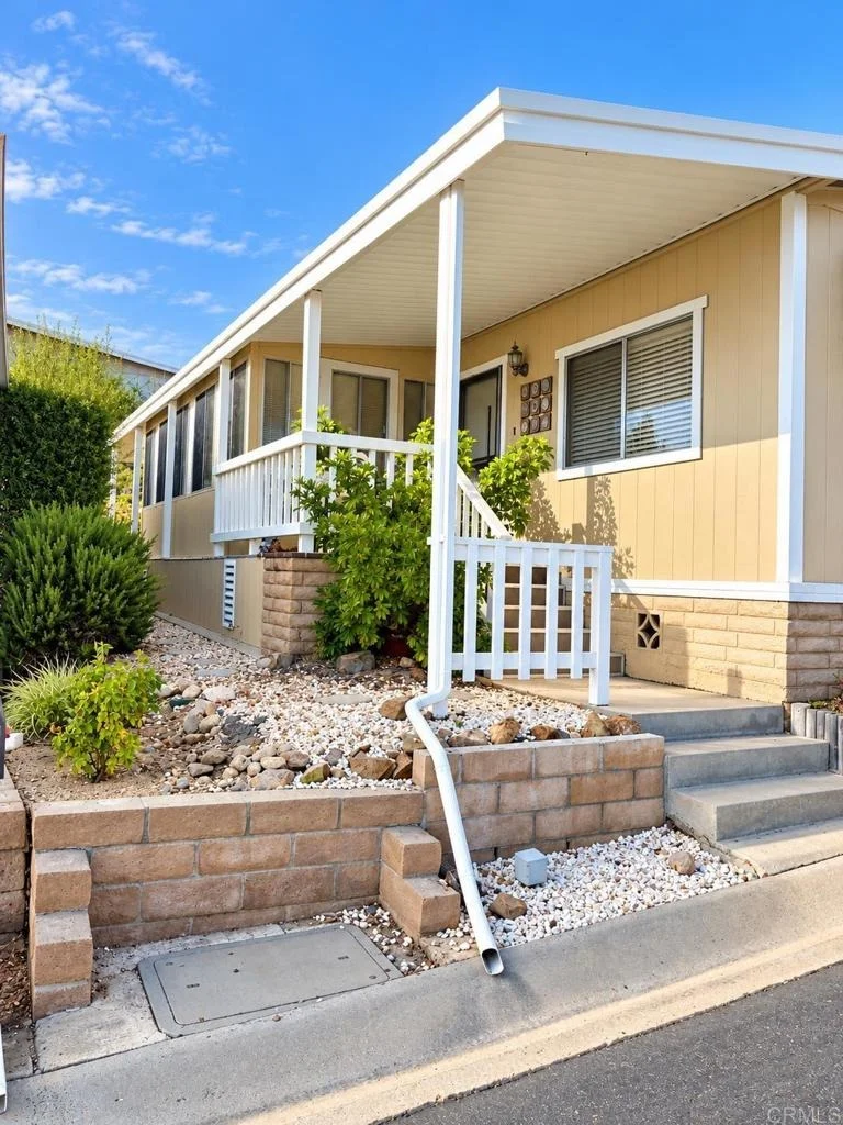 Photo of Unit 400 at 1930 W San Marcos Boulevard