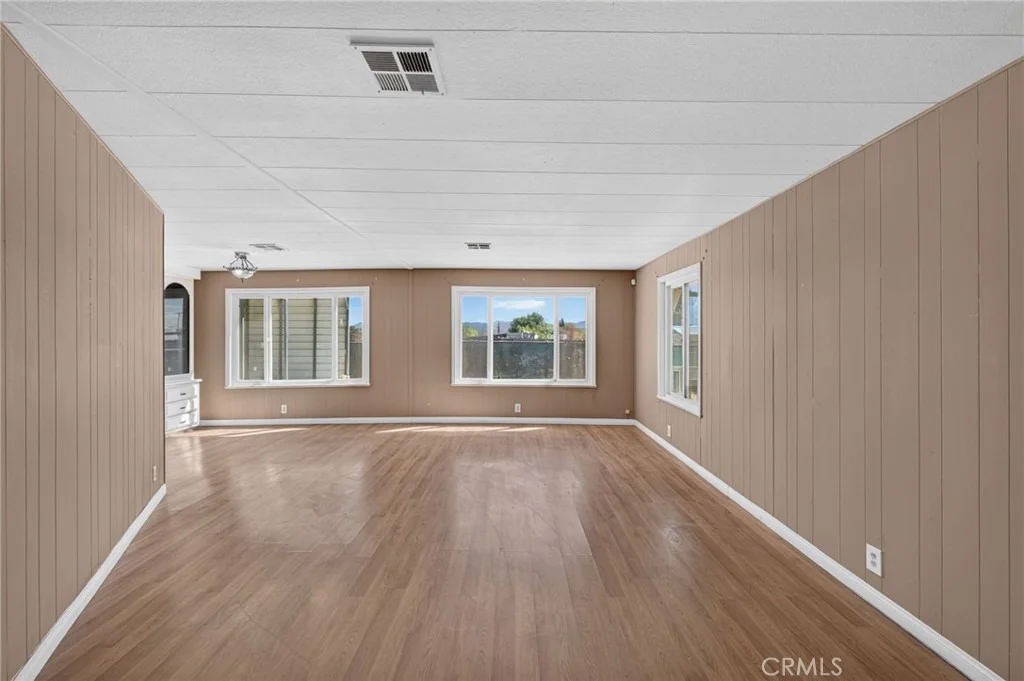 Photo of 39346 Contreras