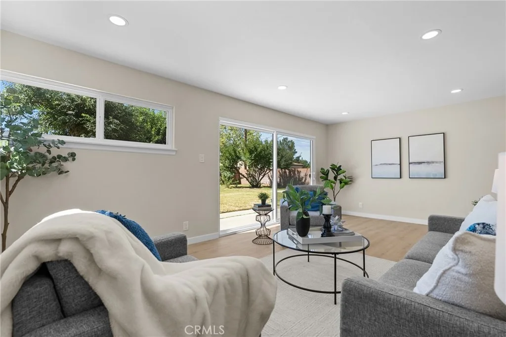 Photo of 512 E Lingard