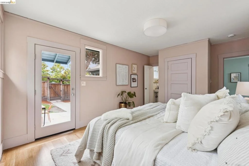 Photo of 1117 The Alameda