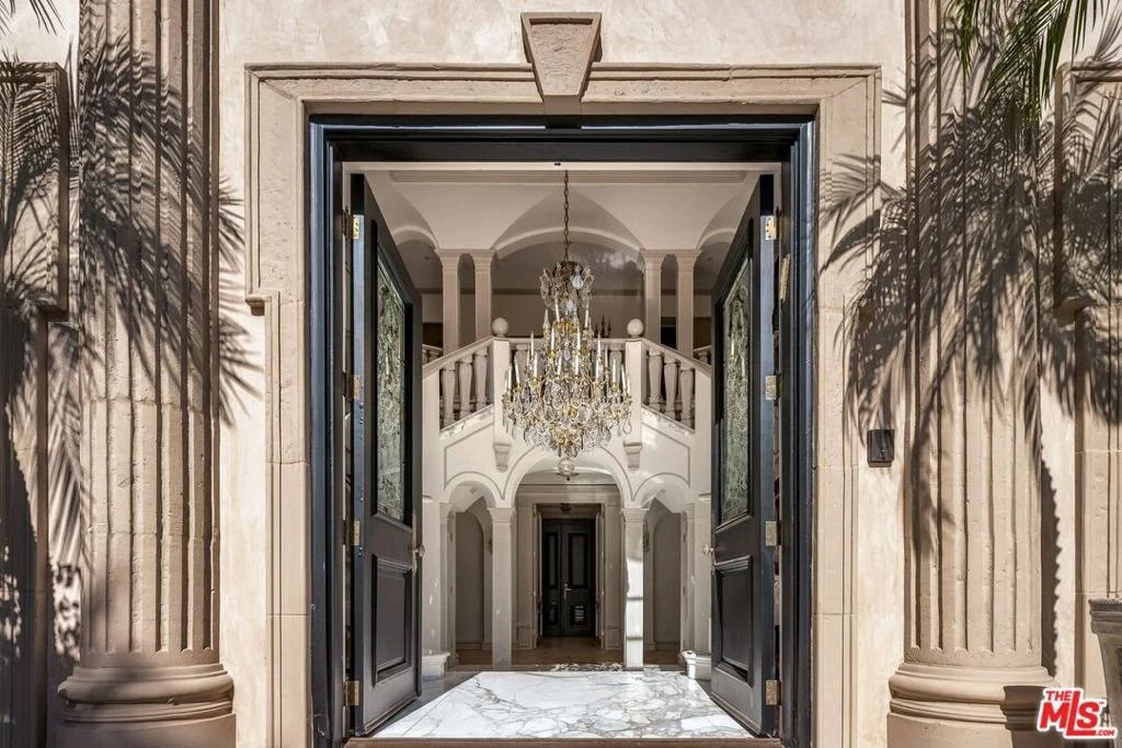 Photo of 628 N Rodeo Drive