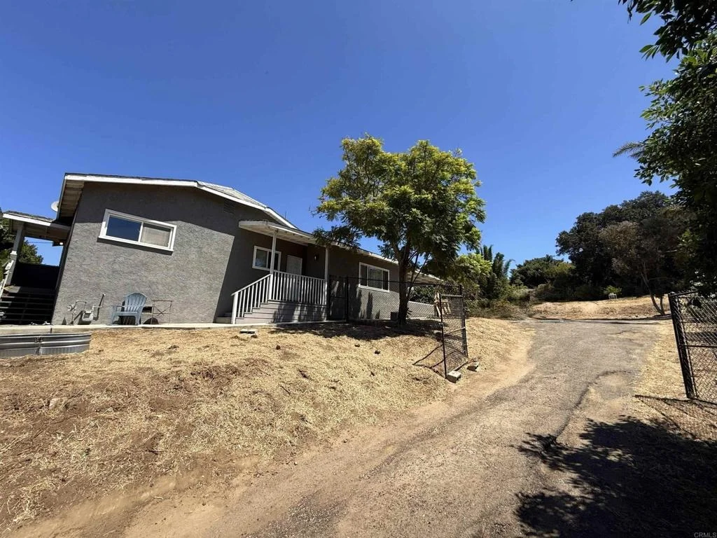 Photo of 880 Stevens Avenue