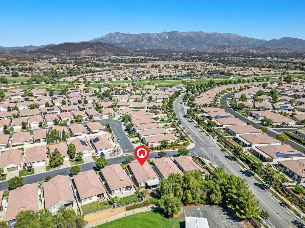 Photo of 977 Blackhawk Dr