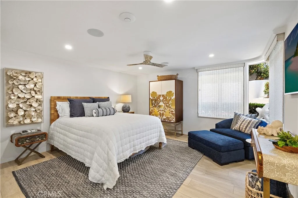 Photo of 594 Cliff Drive