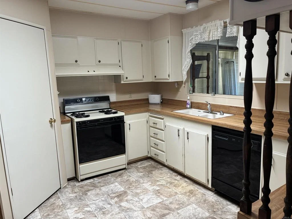 Photo of Unit 400 at 1930 W San Marcos Boulevard