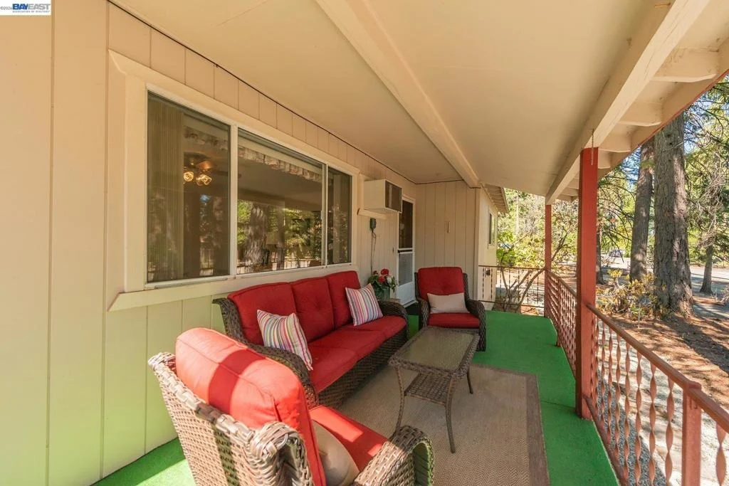 Photo of 230 Lakeview Dr.