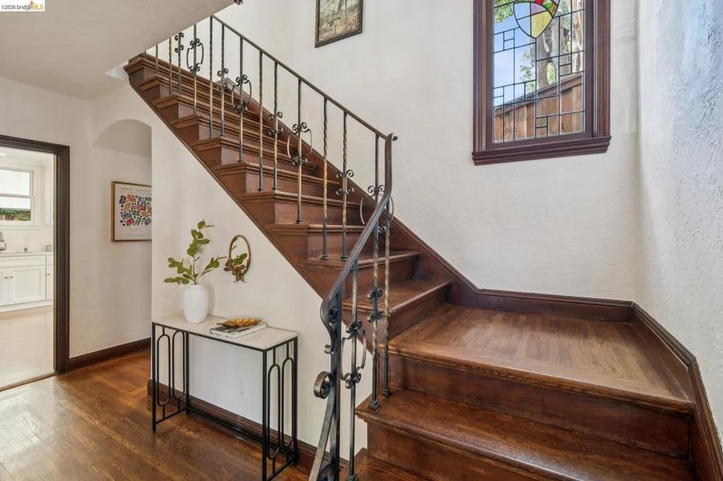 Photo of 6080 Ocean View Drive