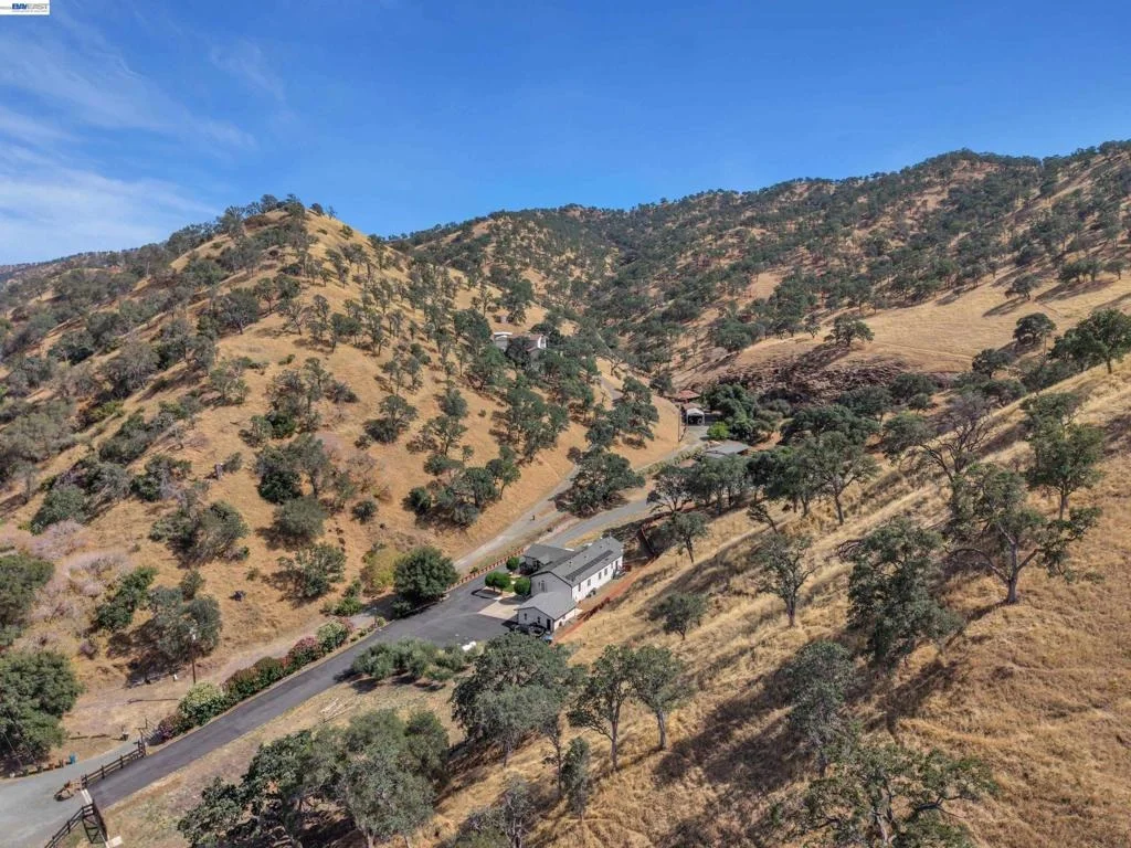 Photo of 16800 Marsh Creek Rd