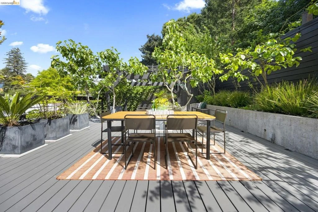 Photo of 683 Mandana Blvd.