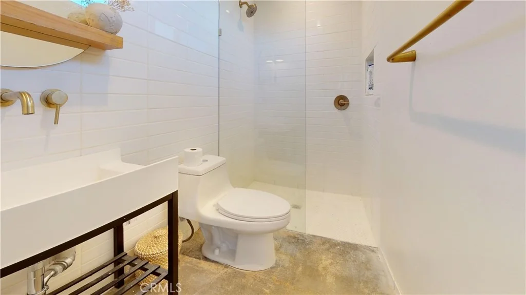 Photo of 7005 Hillview