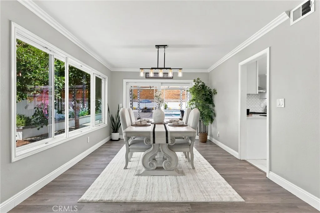 Photo of 573 N Jalapa