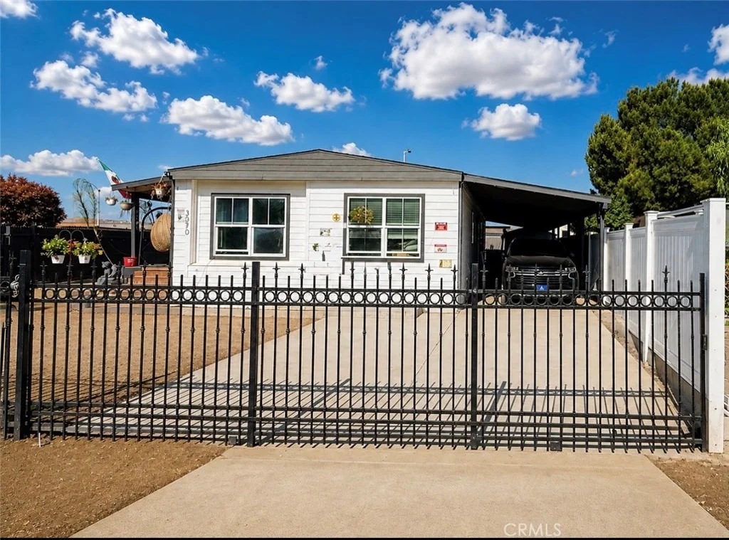 Photo of 3070 Santo Tomas