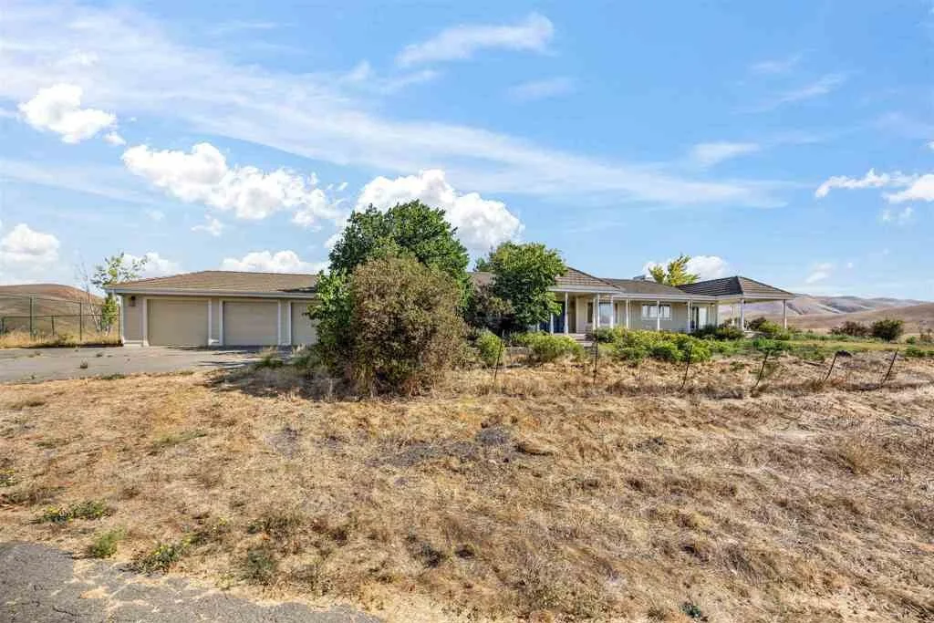 Photo of 9050 Highland Rd