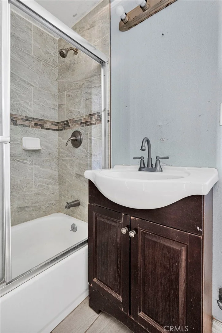 Photo of 10912 Matilija