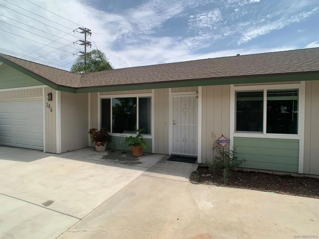 Photo of 386 90 Richardson Ave