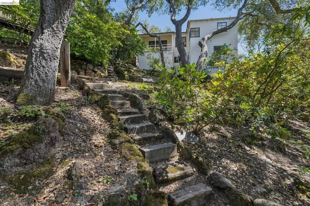 Photo of 2380 Leimert Blvd