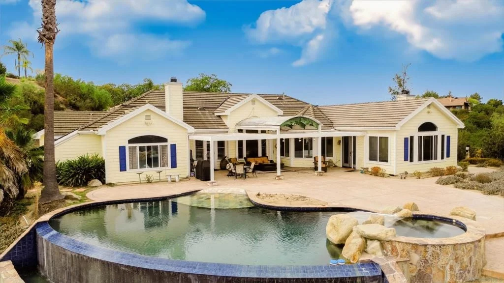 Photo of 991 River Oaks