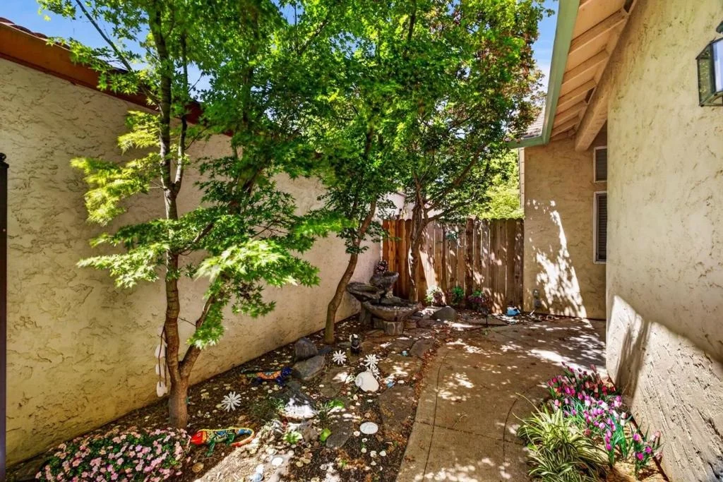 Photo of 409 Mission Santa Fe Circle