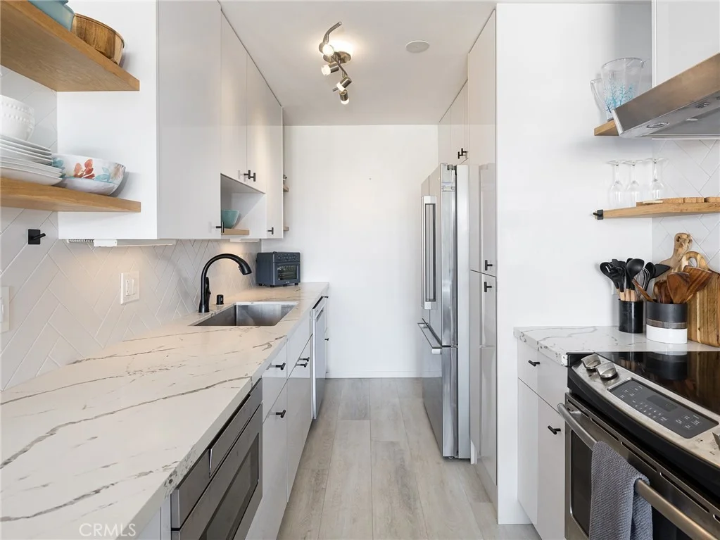 Photo of Unit 313 at 531 Esplanade