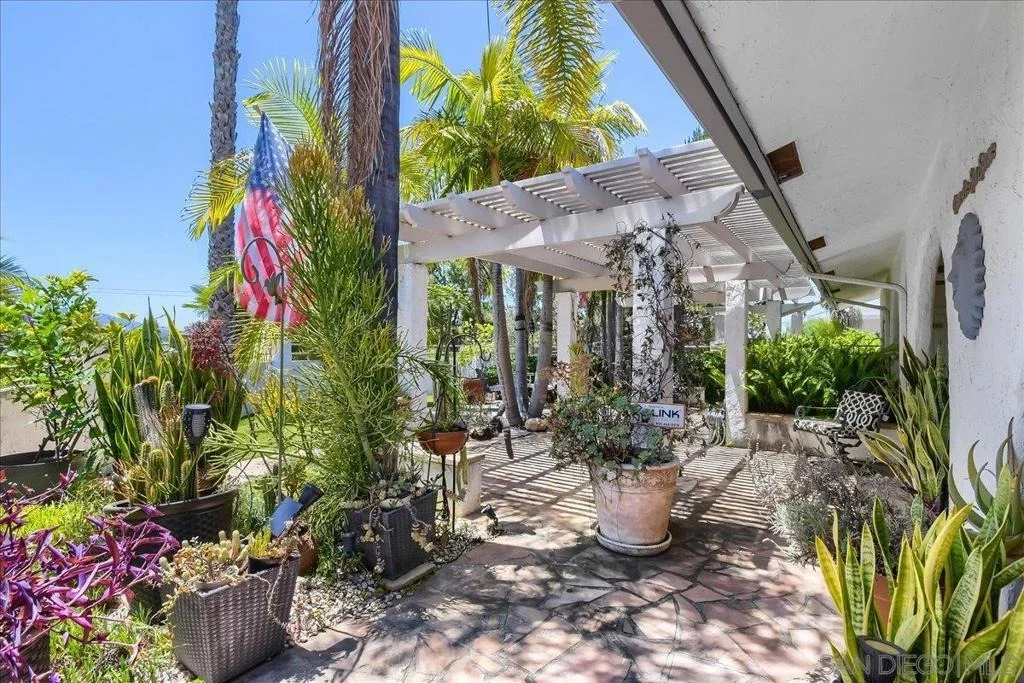 Photo of 10162 Sierra Madre Rd
