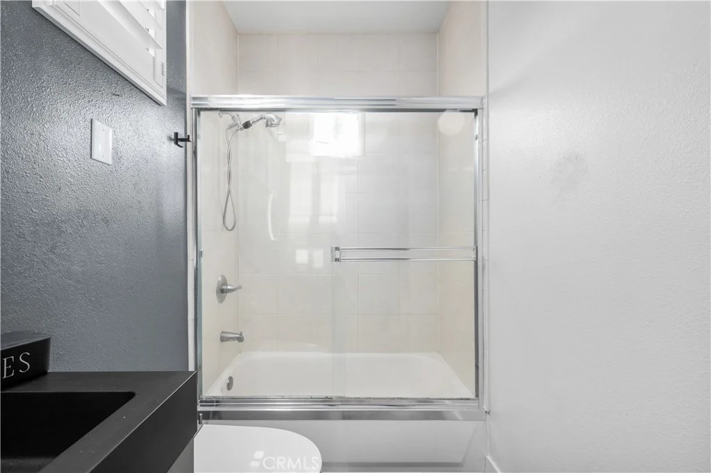 Photo of Unit D at 9882 Broadway