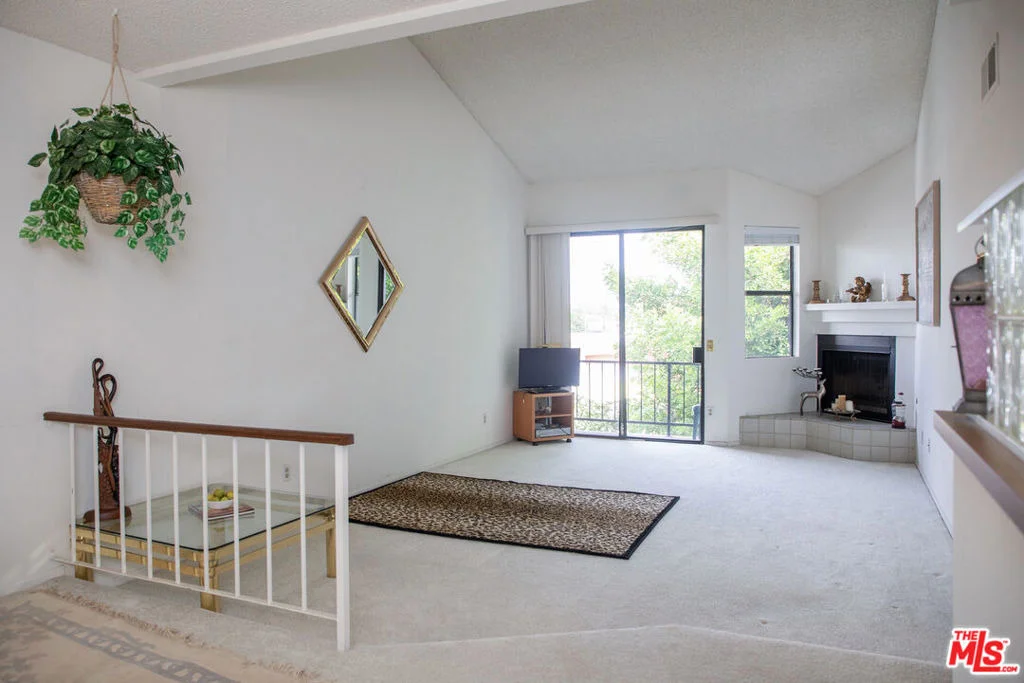 Photo of Unit 44 at 6323 Reseda Boulevard