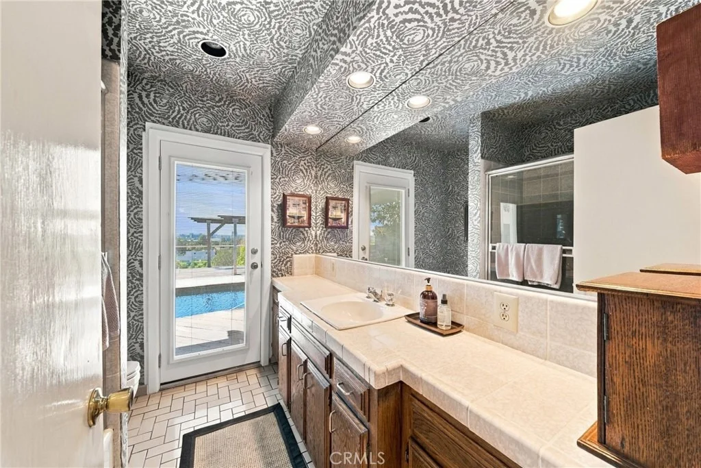 Photo of 5919 Hill